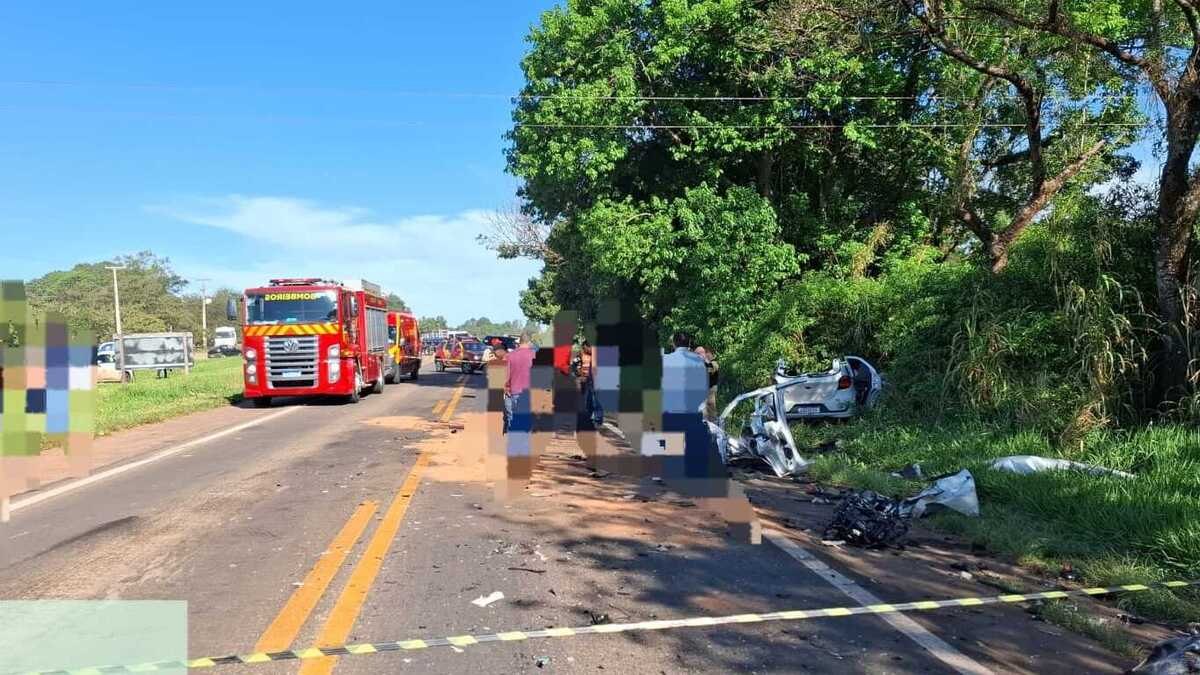 Colisão entre carro e caminhão mata homem em Arapongas