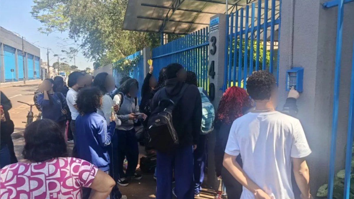 Câmeras em banheiro de colégio cívico-militar geram protesto de alunos em Cambé