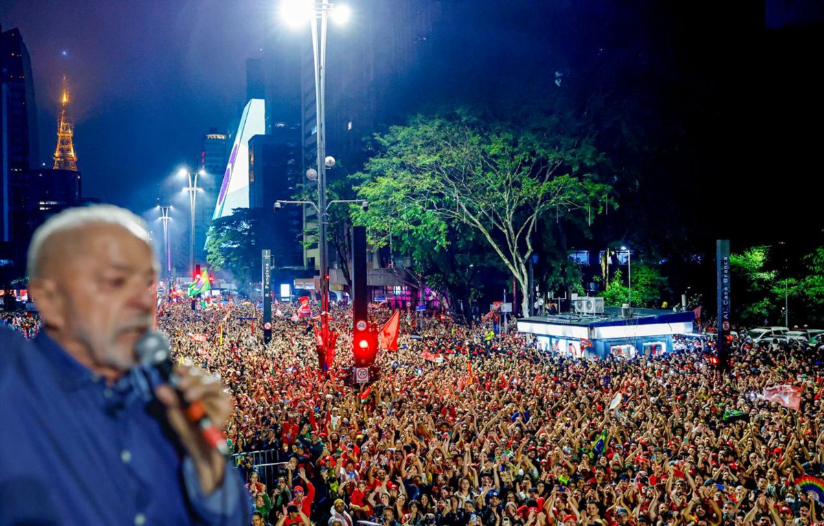 Lula é reeleito para inédito quarto mandato como presidente do Brasil