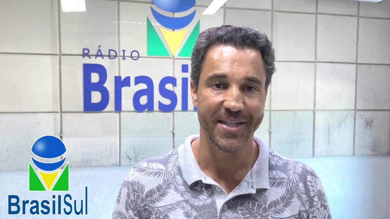 Barbosa Neto no estúdio da Rádio Brasil Sul