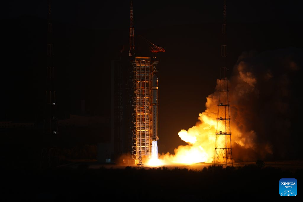 China lança satélites PIESAT-2 13-16 com foguete Longa Marcha-2D
