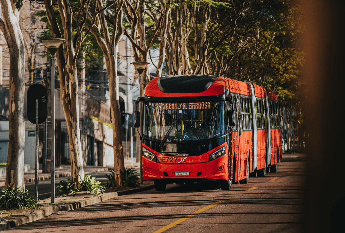 Transporte coletivo sustenta funcionamento de serviços essenciais de Curitiba