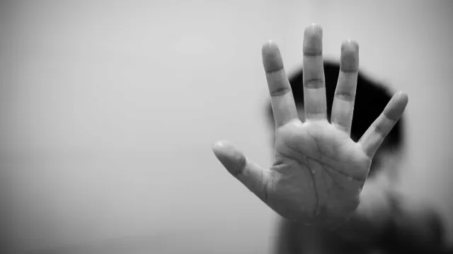Adolescente denuncia estupros de tio e companheiro da avó no Rio