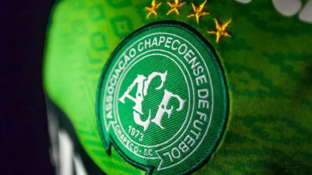 Vitória e Chapecoense se enfrentam no Barradão em busca de afastamento da zona de rebaixamento
