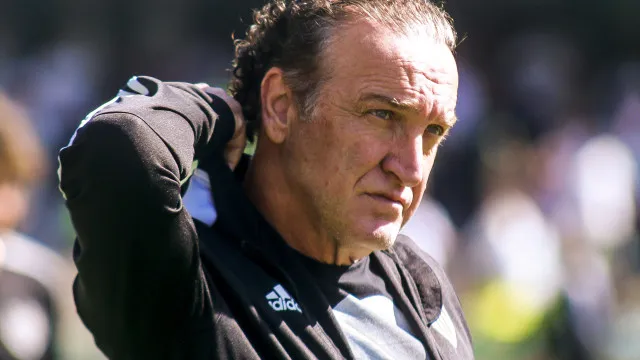 Cuca festeja presença do Santos em três competições: 'Tenho orgulho de fazer parte deste grupo'