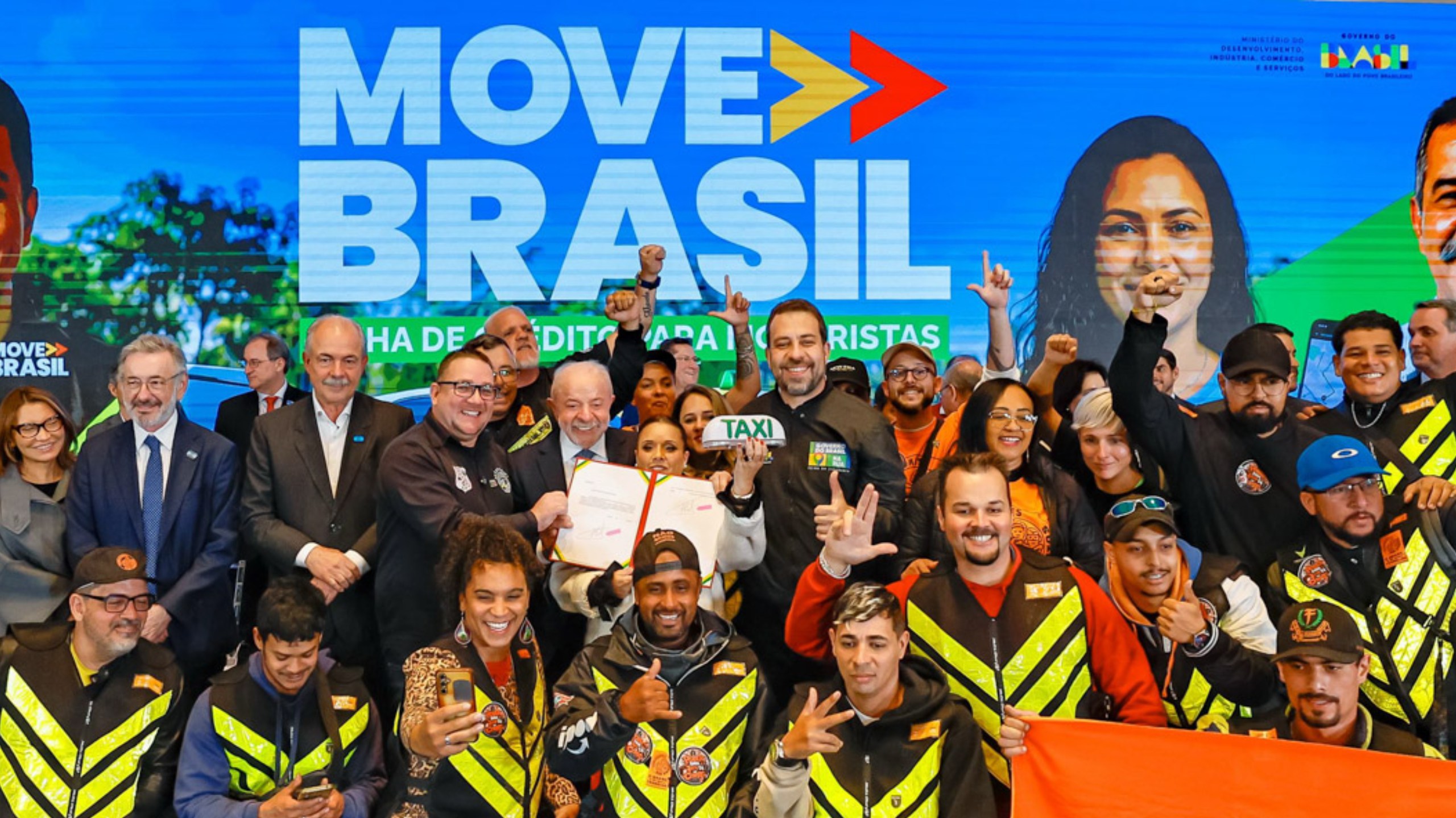 Lula sanciona Move Brasil e amplia crédito para motoristas e entregadores de aplicativos