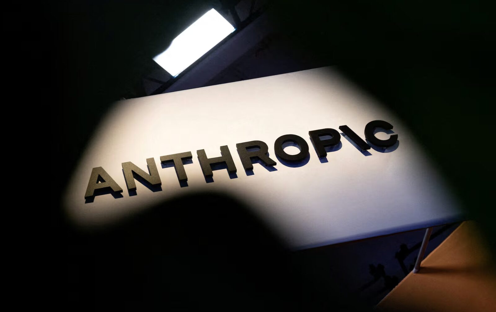 Anthropic adverte investidores sobre riscos existenciais de IA avançada