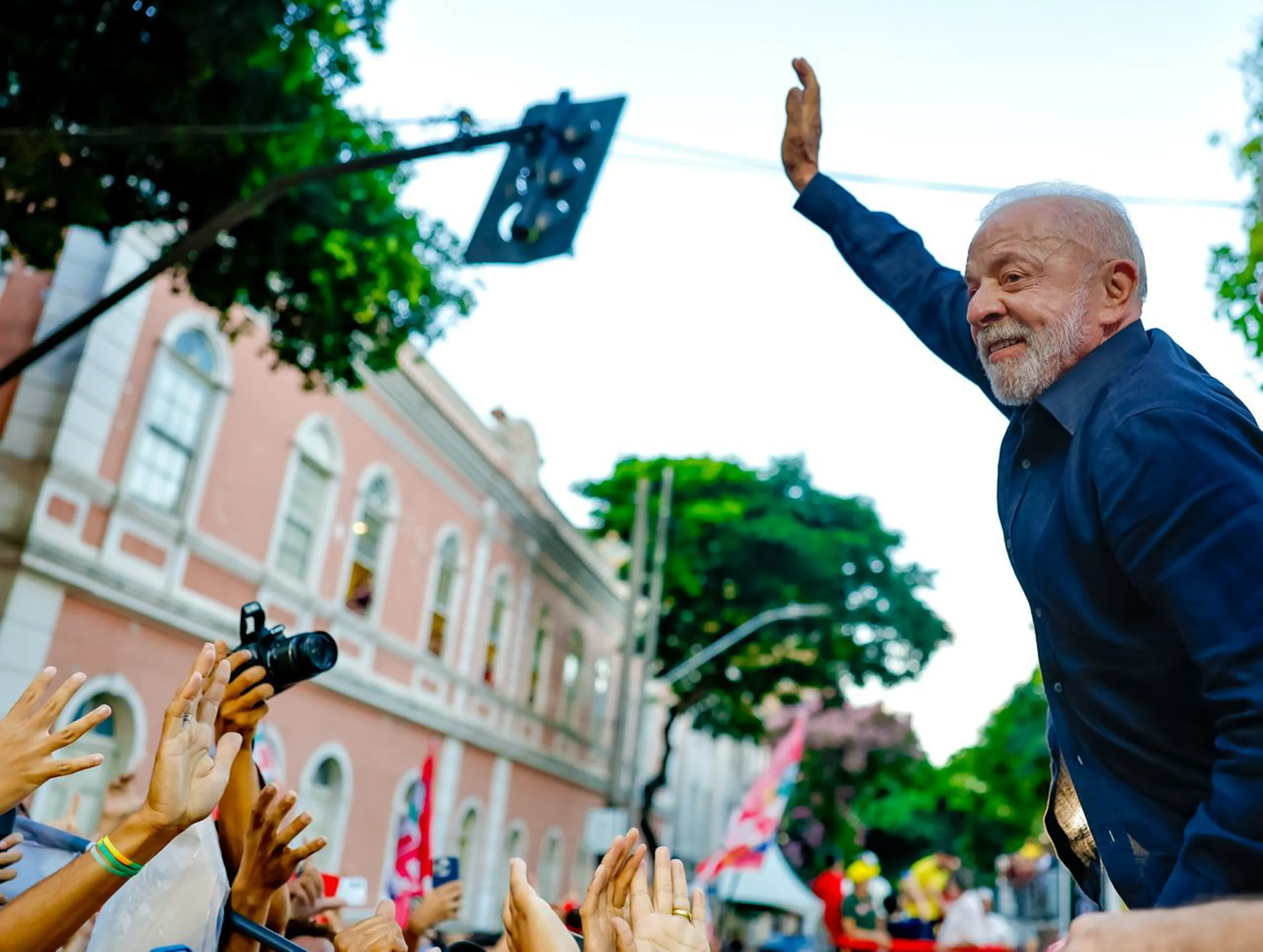 Pesquisa Vox Brasil mostra Lula numericamente à frente de Flávio Bolsonaro