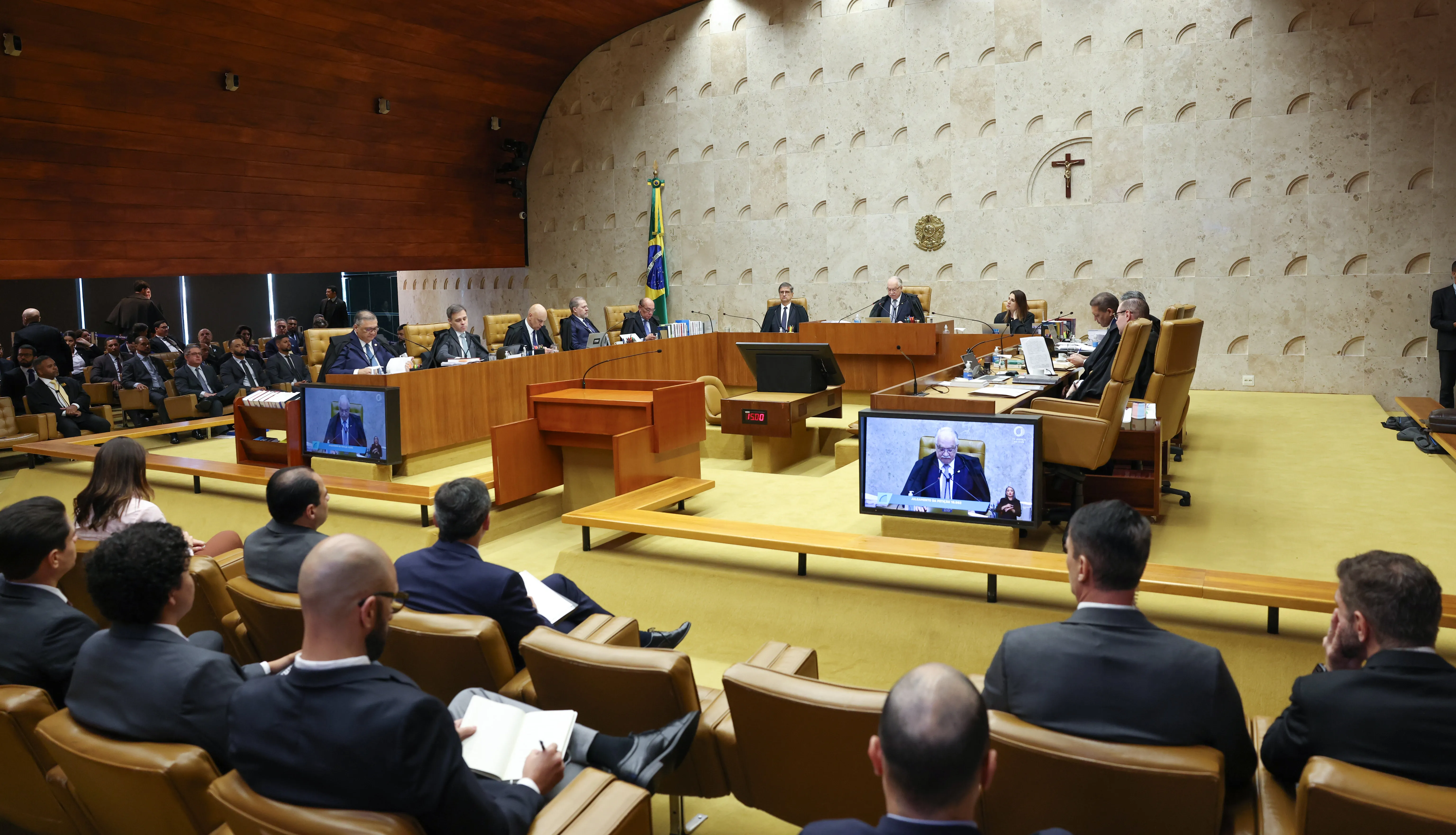 Crise no STF ameaça democracia e expõe acusações contra ministros