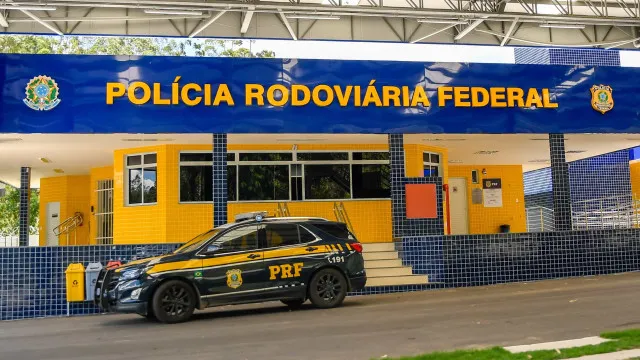 PRF intensifica fiscalização em rodovias federais para feriado de Nossa Senhora Aparecida