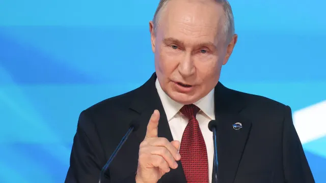 Putin ameaça usar "todo o arsenal" em caso de ataque a Kaliningrado