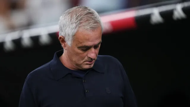 Zagueiro do Real Madrid diz que visita de Mourinho em hospital foi “injeção de energia”