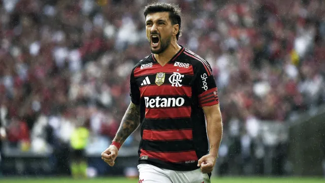 Arrascaeta sofre fratura no punho e vira baixa para o Flamengo