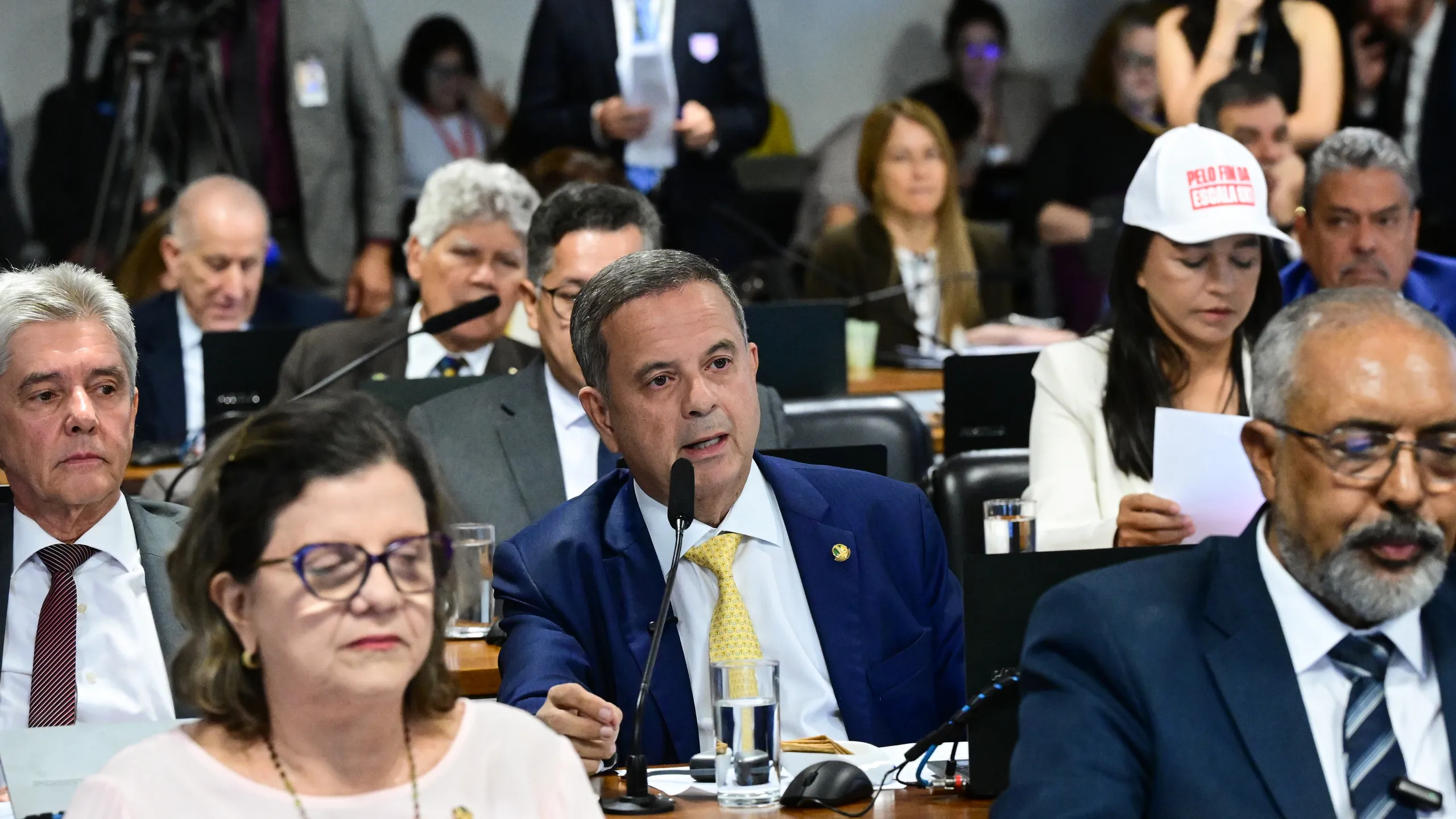 Rogério Marinho pede vista e atrasa aprovação do fim da escala 6×1 pela CCJ do Senado