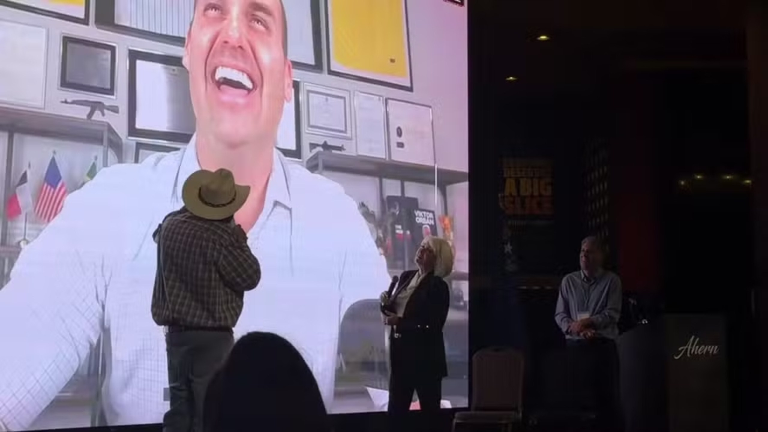 Eduardo Bolsonaro defende filme 'Dark Horse' em evento de extrema-direita nos EUA
