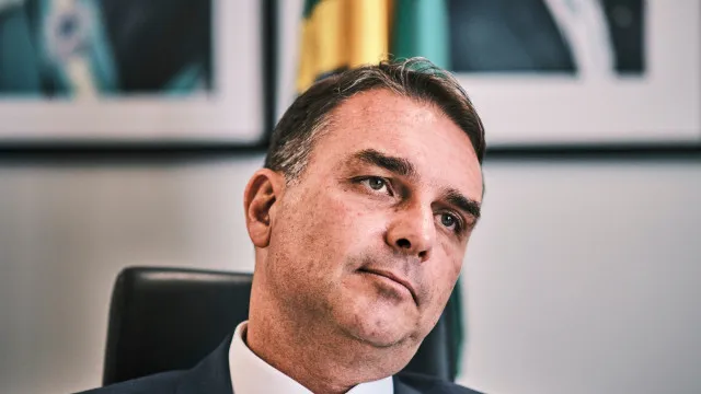 Possível vitória de Flávio Bolsonaro ameaça futuro do cinema brasileiro, diz Variety