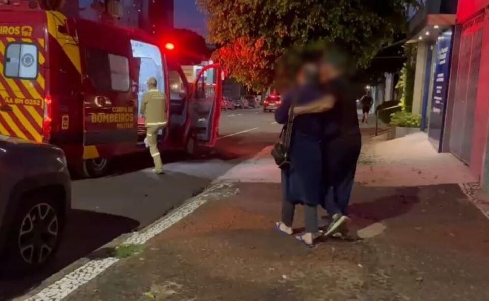Homem é esfaqueado nas costas durante encontro em apartamento no Centro de Cascavel