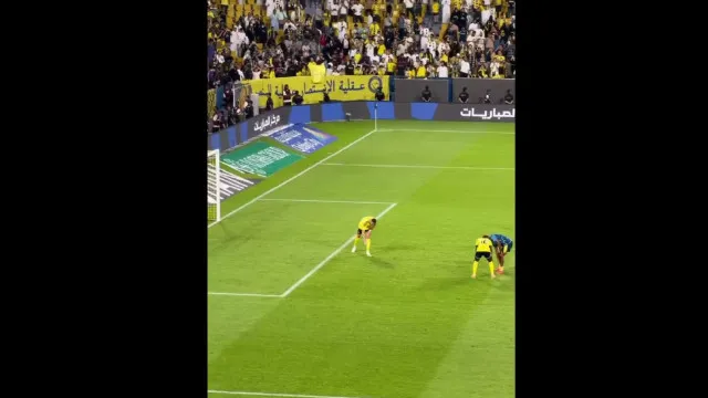 Gesto de Cristiano Ronaldo com cachecol após vitória do Al Nassr repercute nas redes sociais
