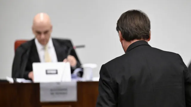 Defesa de Bolsonaro pede liberdade com base em precedente sobre Moraes