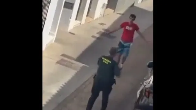 Homem é preso na Espanha acusado de matar os pais com halter