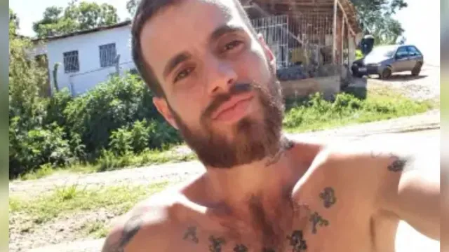 Cabeça de homem é encontrada em bolsa arremessada de carro