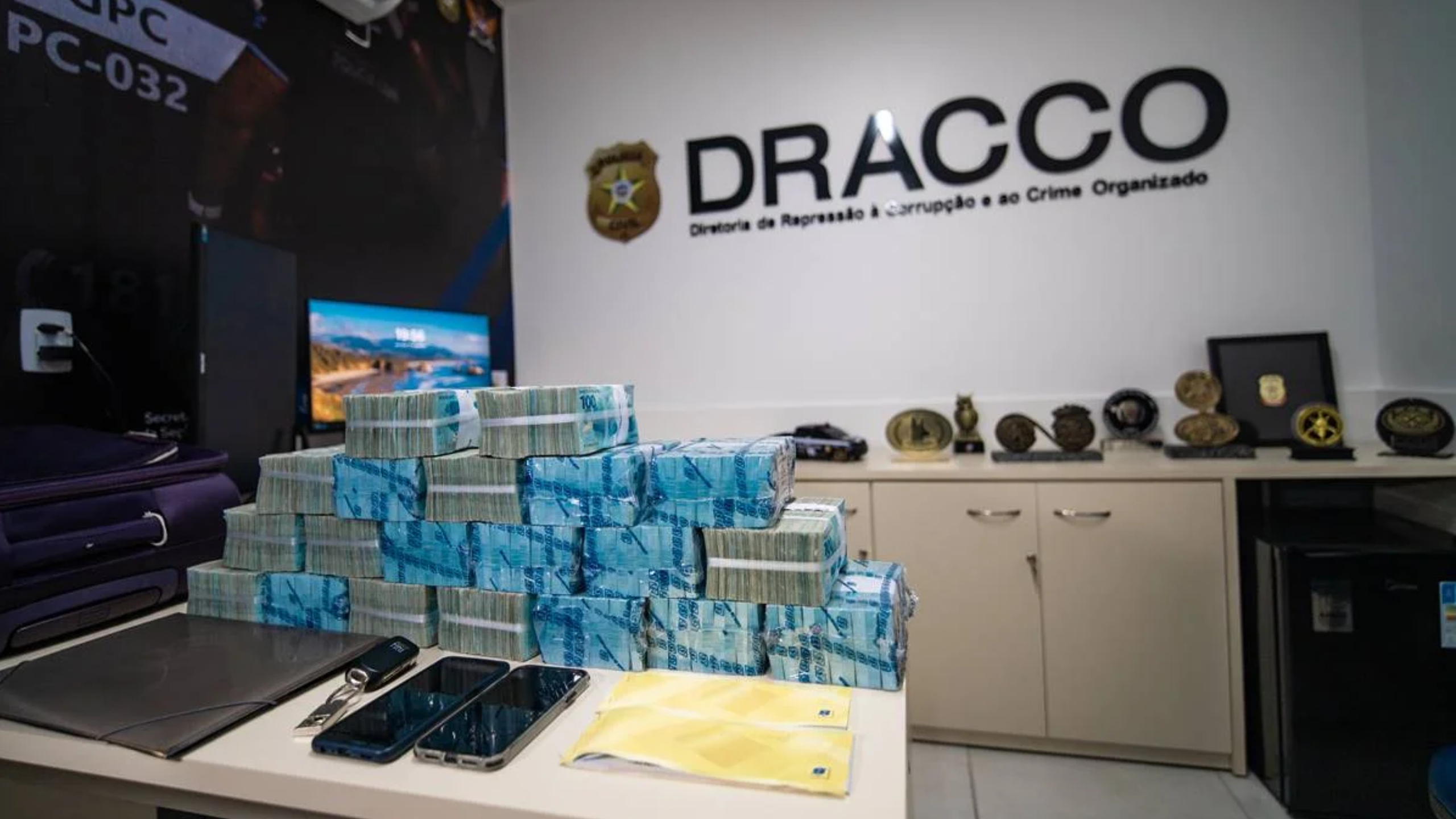 Polícia apreende R$ 2 milhões com funcionários da Ceilurb, contratada pela Prefeitura de Maceió