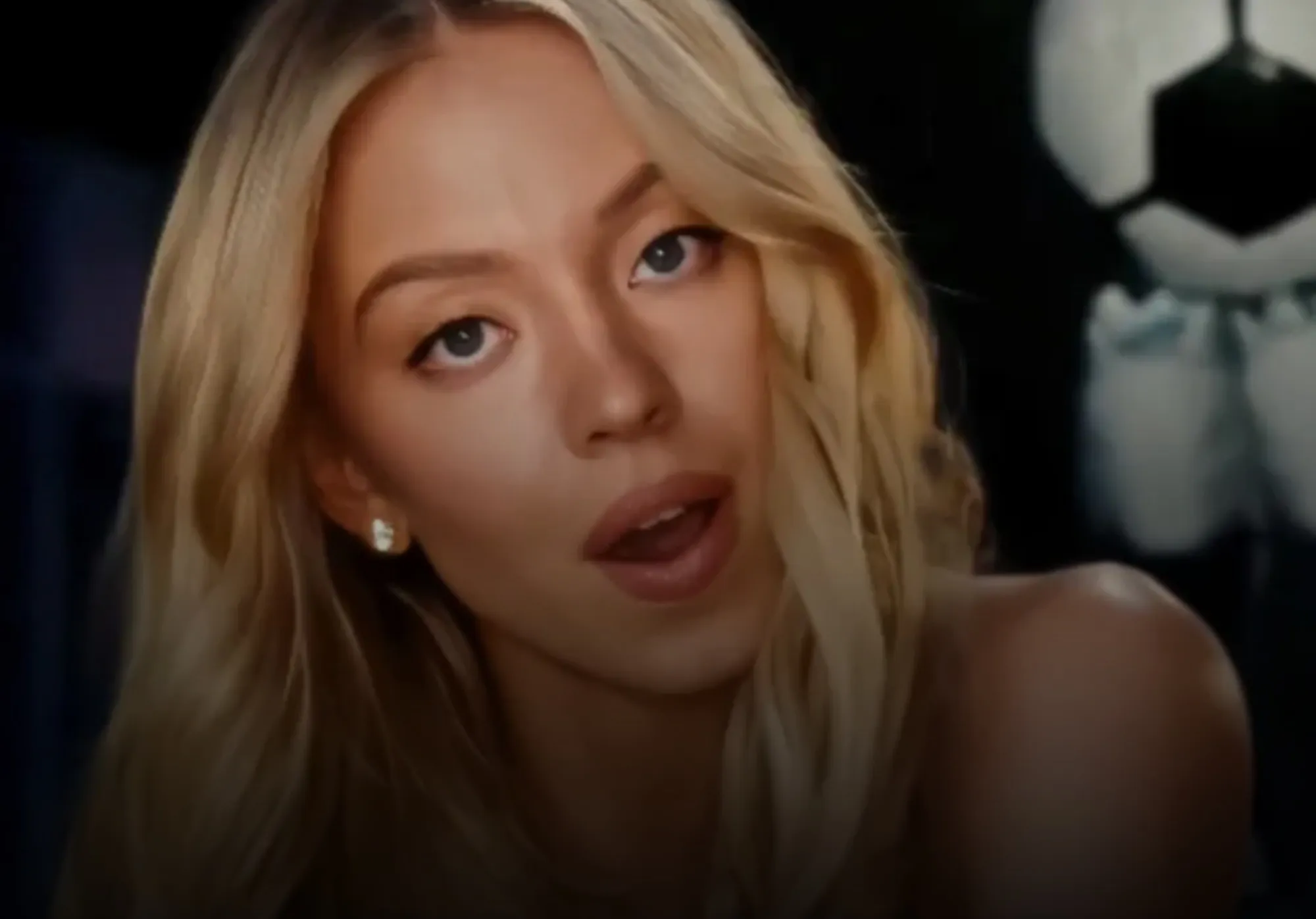 Atletas reagem a campanha de Sydney Sweeney com revolta por hipersexualização
