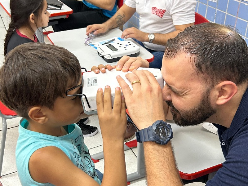 Crianças da rede municipal de Londrina recebem atendimento oftalmológico gratuito