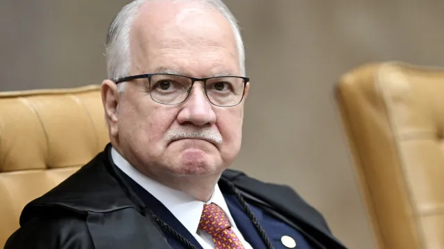 Fachin diz que ministros do STF devem ter limites e que anunciará medidas cabíveis