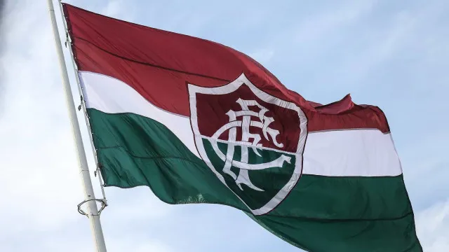 Fluminense e Flamengo exibem mensagem contra MP das bets em clássico do Brasileirão
