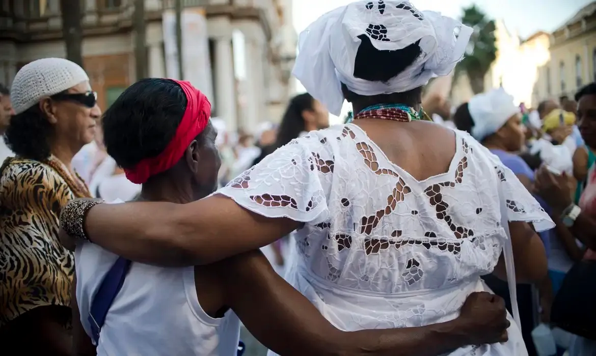 Ataques a símbolos religiosos intensificam debate sobre intolerância no Brasil