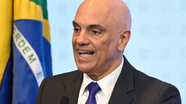 Alexandre de Moraes vota em colégio na zona oeste de São Paulo