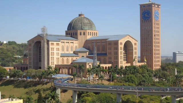 Santuário Nacional de Aparecida celebra Festa da Padroeira com missas e procissão