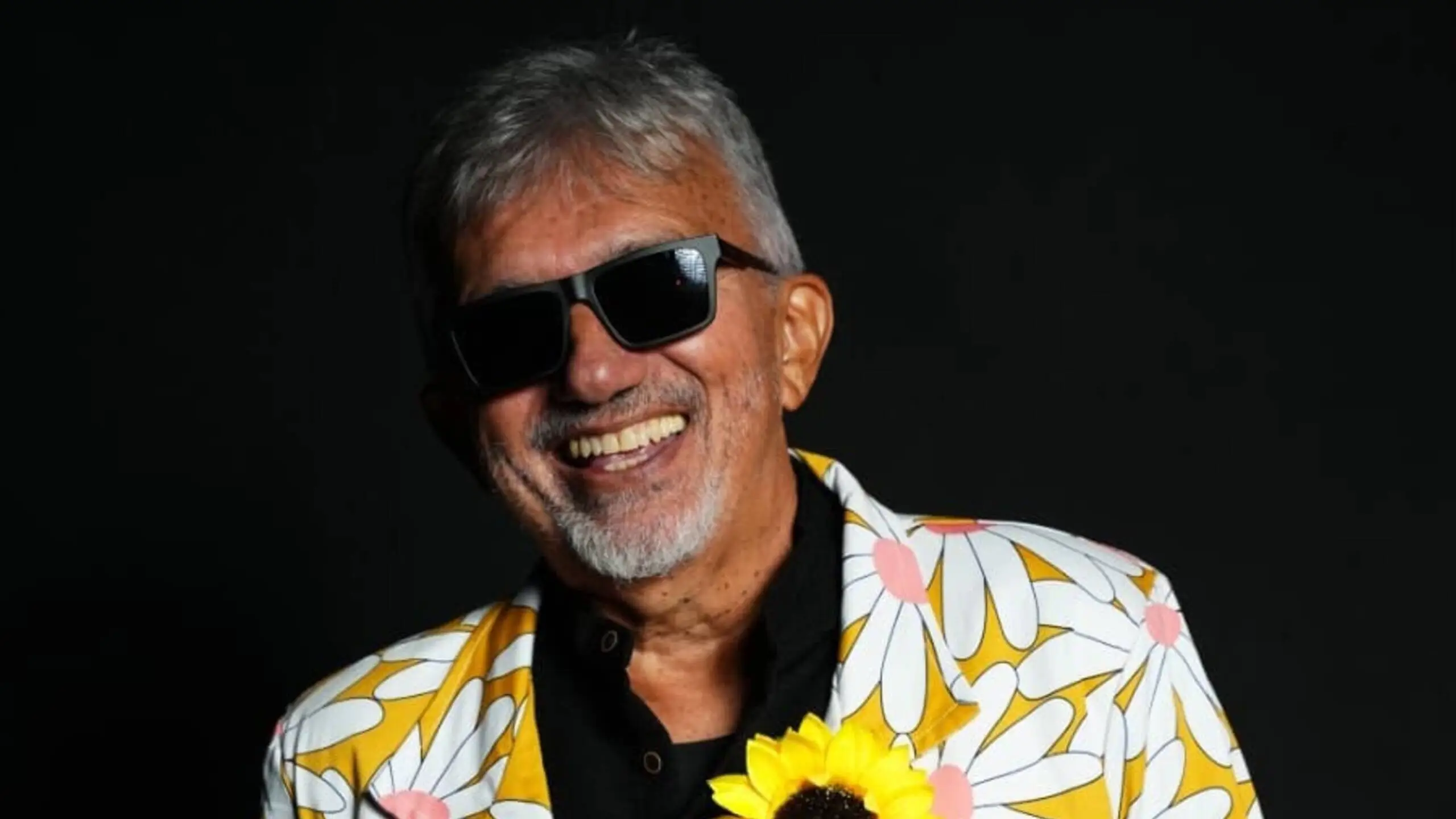 Falcão lança álbum 'Sério' e repensa o humor em sua carreira