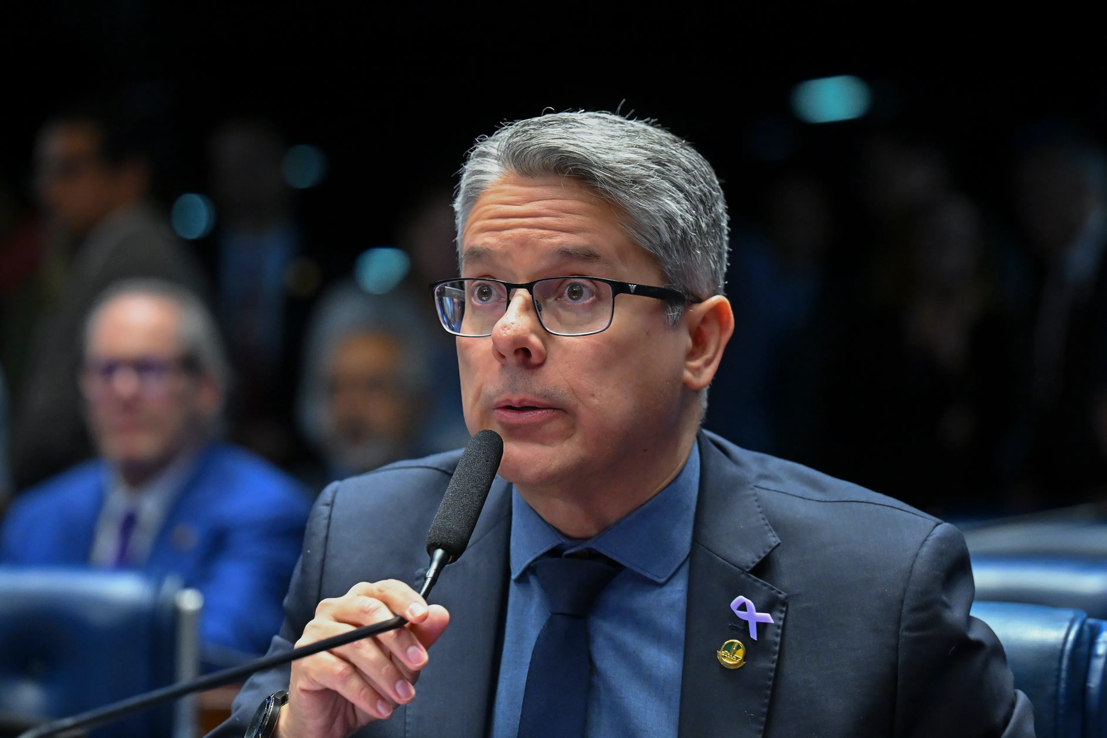 Senadores criticam decisão de Flávio Dino sobre diretor da PF