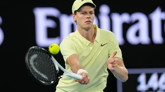 Jannik Sinner encerra temporada de 2026 para tratar lesão no joelho