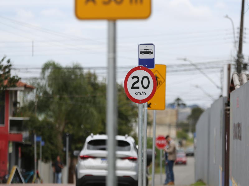 Detran-PR entrega 33 mil placas de trânsito a 167 cidades do Paraná