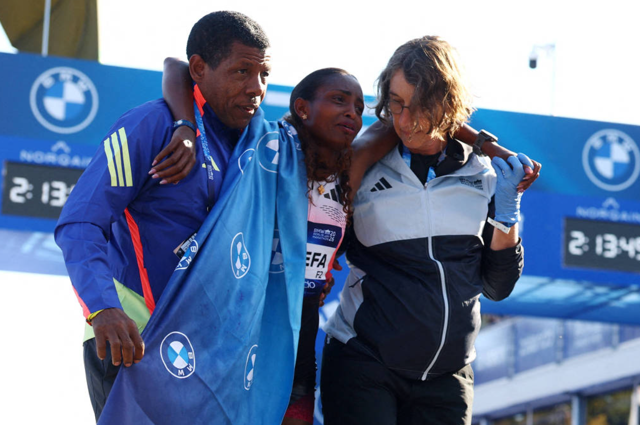 Maratonista Etíope Vence em Berlim, mas Perde Recorde Mundial nos Últimos Quilômetros