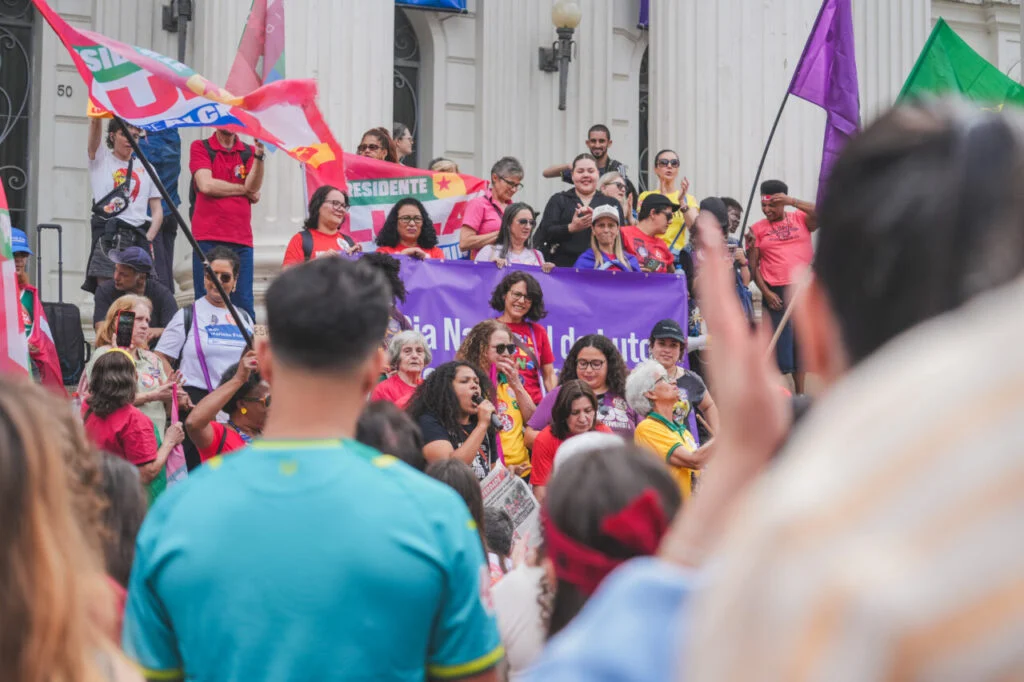 Curitiba sedia ato contra feminicídio e em apoio a Lula
