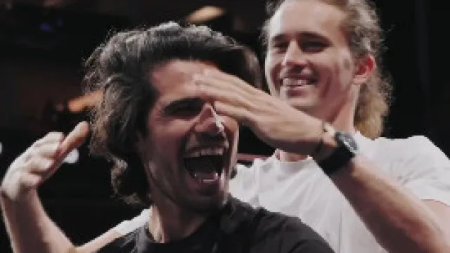 Zverev vira cabeleireiro e muda visual de Alcaraz antes da Laver Cup