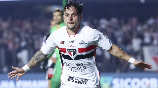 Com gol de Artur, São Paulo vence Vasco no Morumbis e mira Libertadores