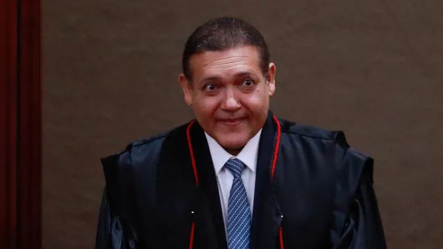 TSE não encontra fake news em canal de WhatsApp de deputado após pedido de censura