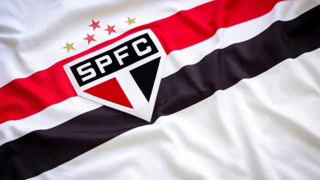 Clubes da Série A do Brasileirão retornam com mudanças nos uniformes após veto a bets