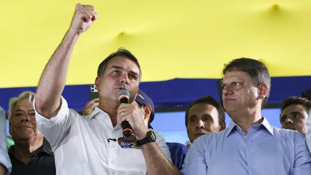 TSE manda Flávio Bolsonaro e aliados removerem vídeo falso sobre ato pró-Lula