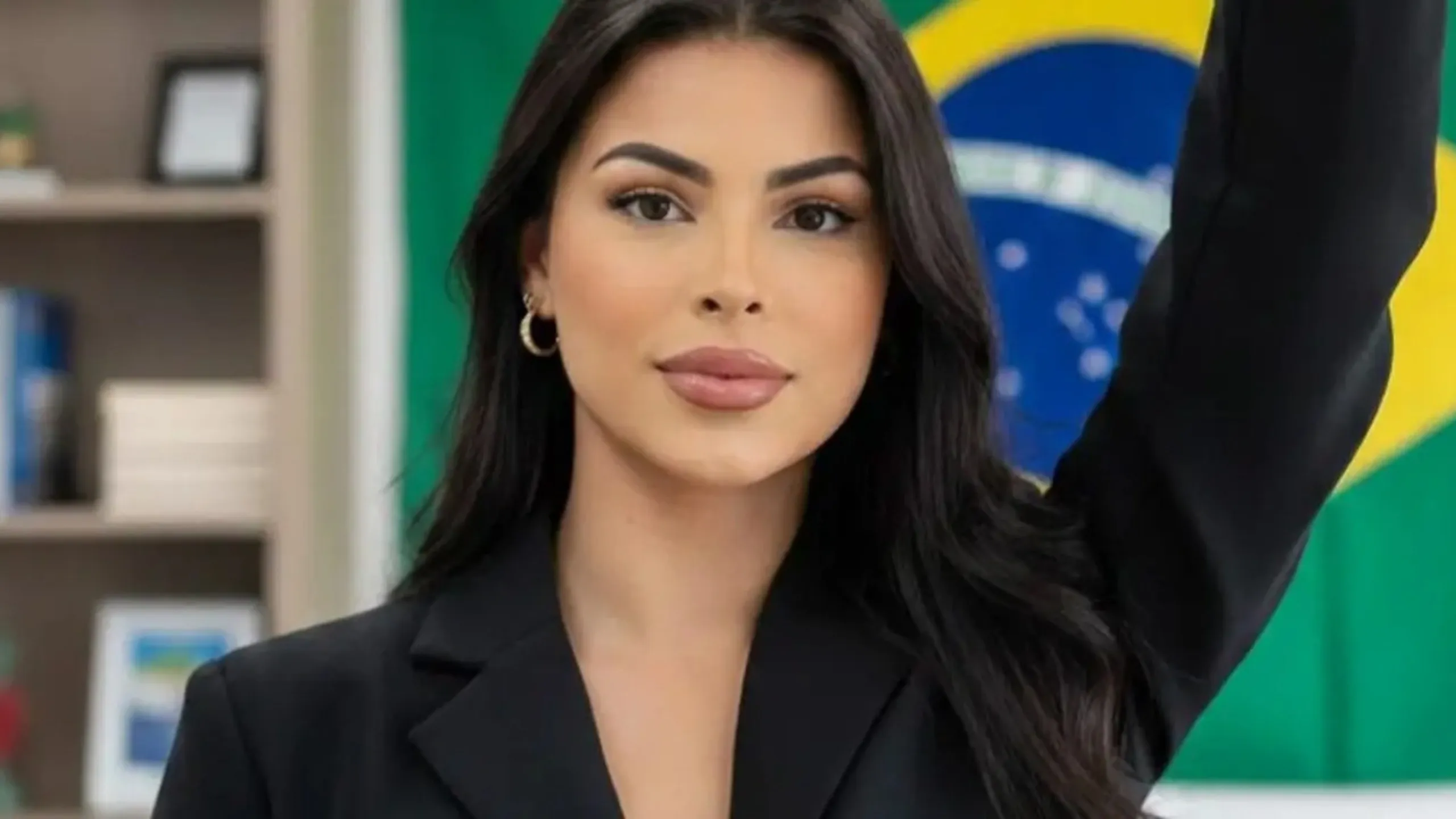 Sophia Barclay diz que houve erro em registro no tse sobre escolaridade