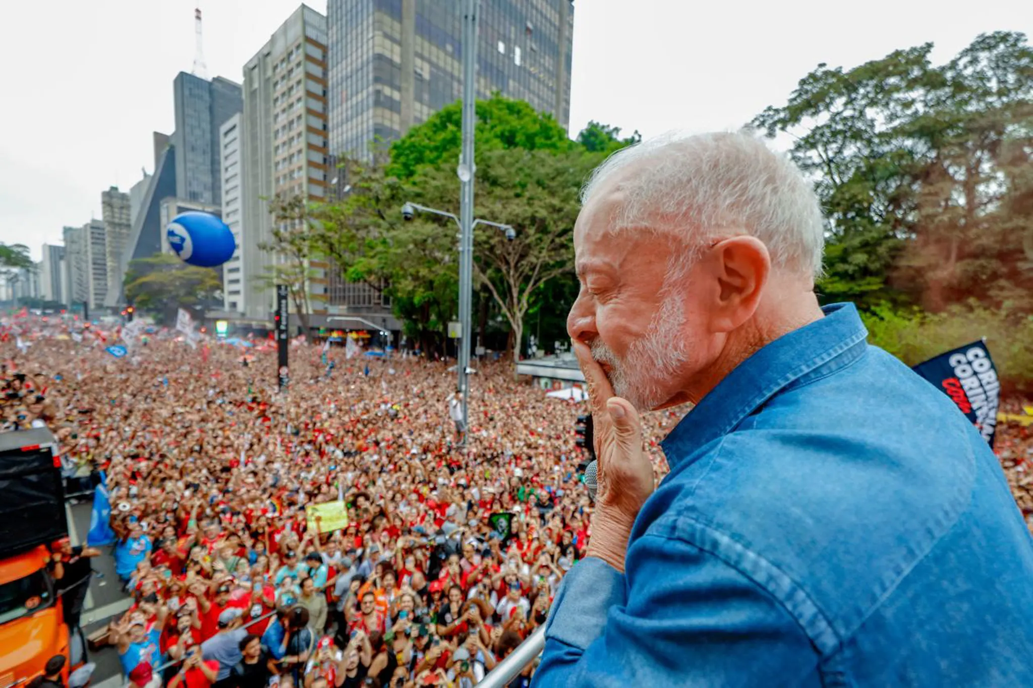Lindbergh Farias diz que Lula virou em pesquisas internas do PT