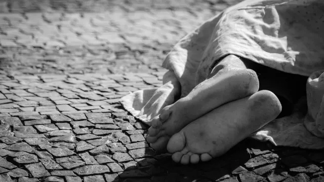 Corpo é achado enrolado em cobertor e com marcas de tiro em São Paulo