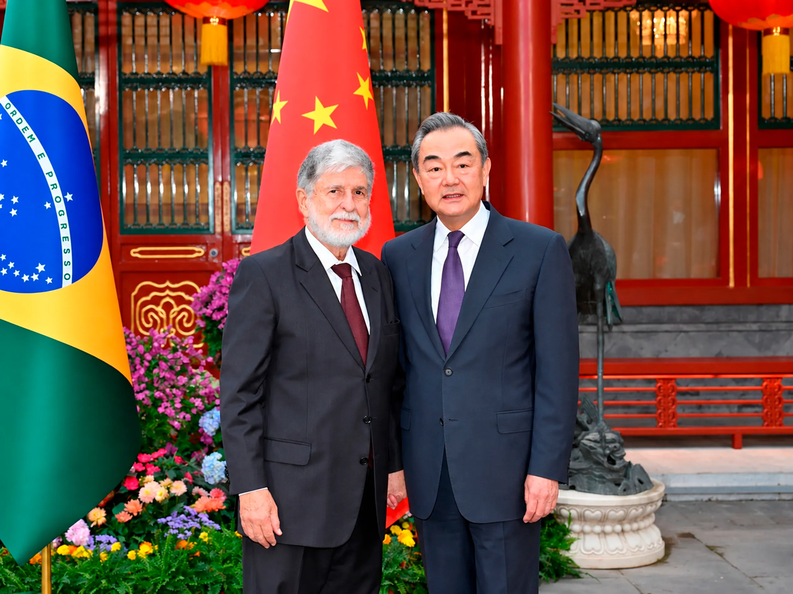 Brasil e China discutem cooperação em IA, supercomputação e minerais estratégicos