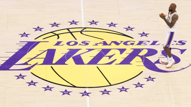 LeBron James inicia 24ª temporada da NBA com o Philadelphia 76ers