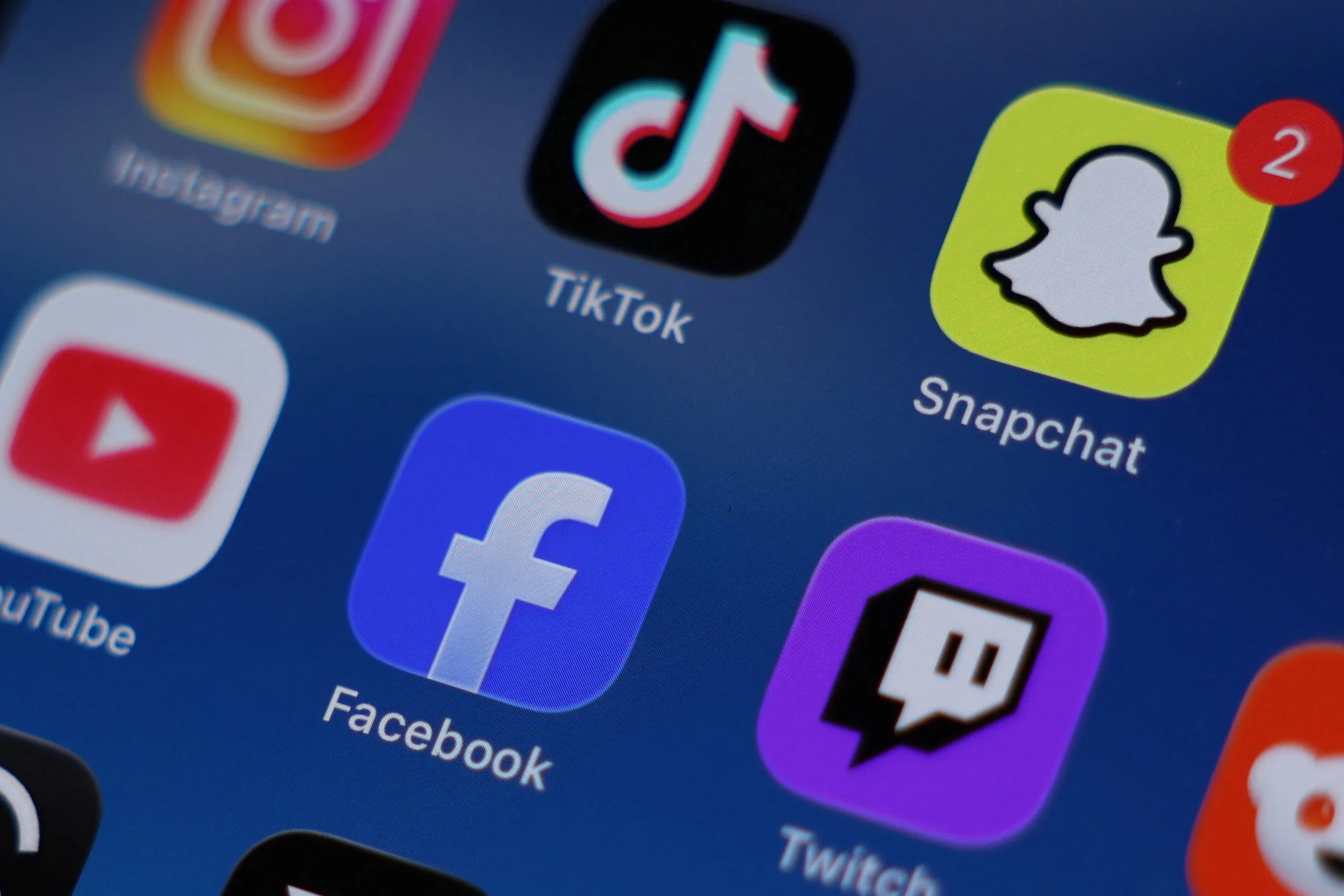 Big Techs e a infraestrutura invisível das eleições: O X e a Meta em foco